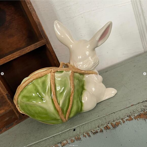 Vintage Hand Painted Bunny Planter Easter Rabbit Cabbage Lettuce 1978 - Picture 4 of 7